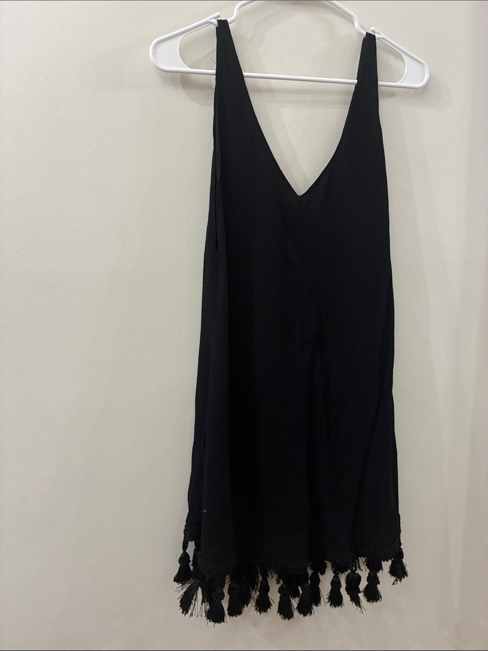 Reformation black  Tassel-Hem Shift dress - size XS - v neck - short